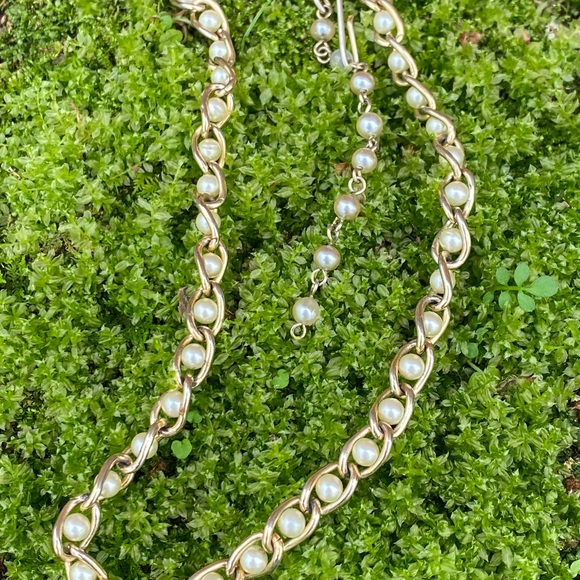 SOLD Vintage Choker Gold with Faux Pearls - Picture 3 of 3